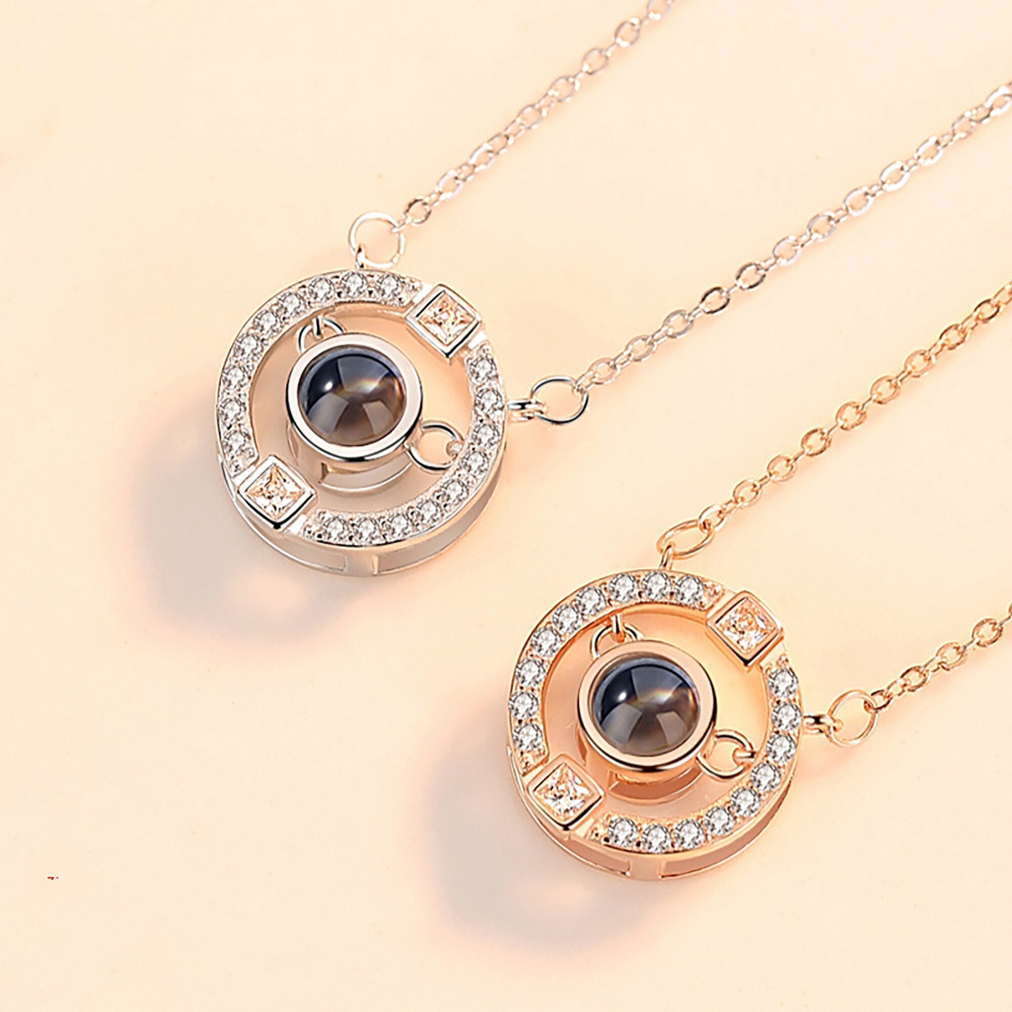 Customizable photo circle Projection Necklace Creative Pendant is a Commemorative Gift