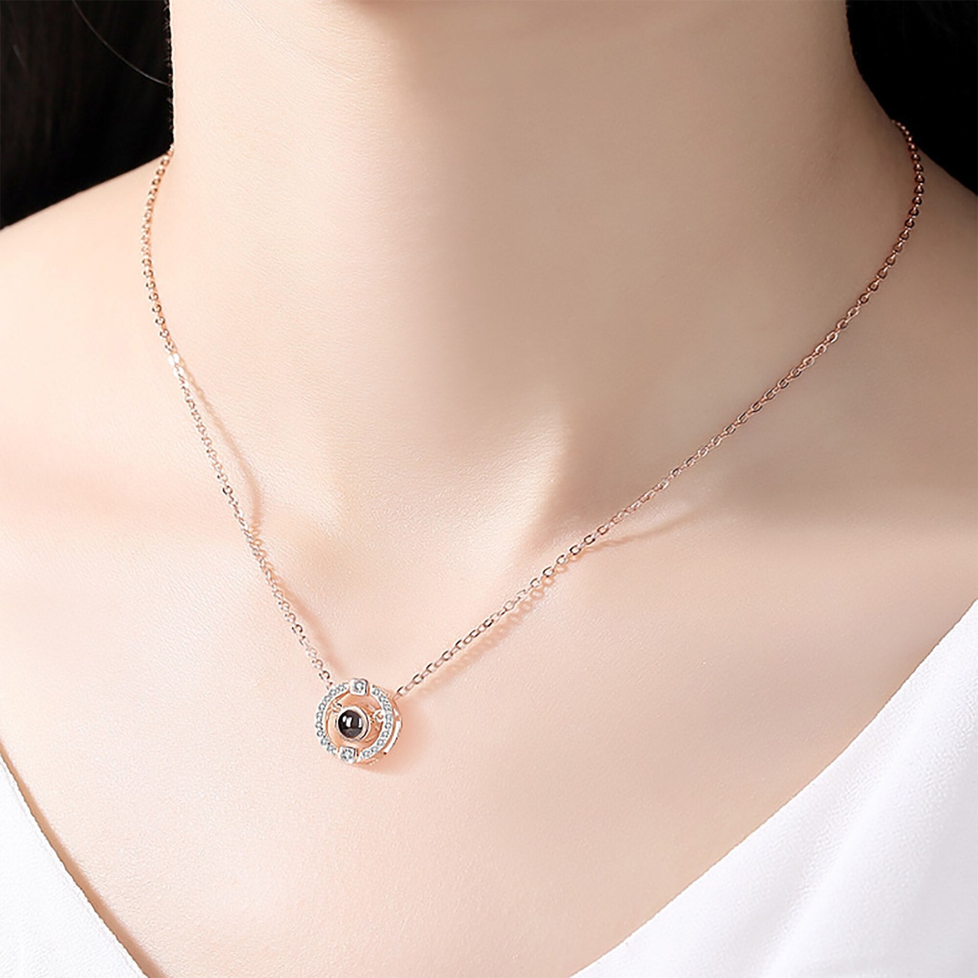 Customizable photo circle Projection Necklace Creative Pendant is a Commemorative Gift