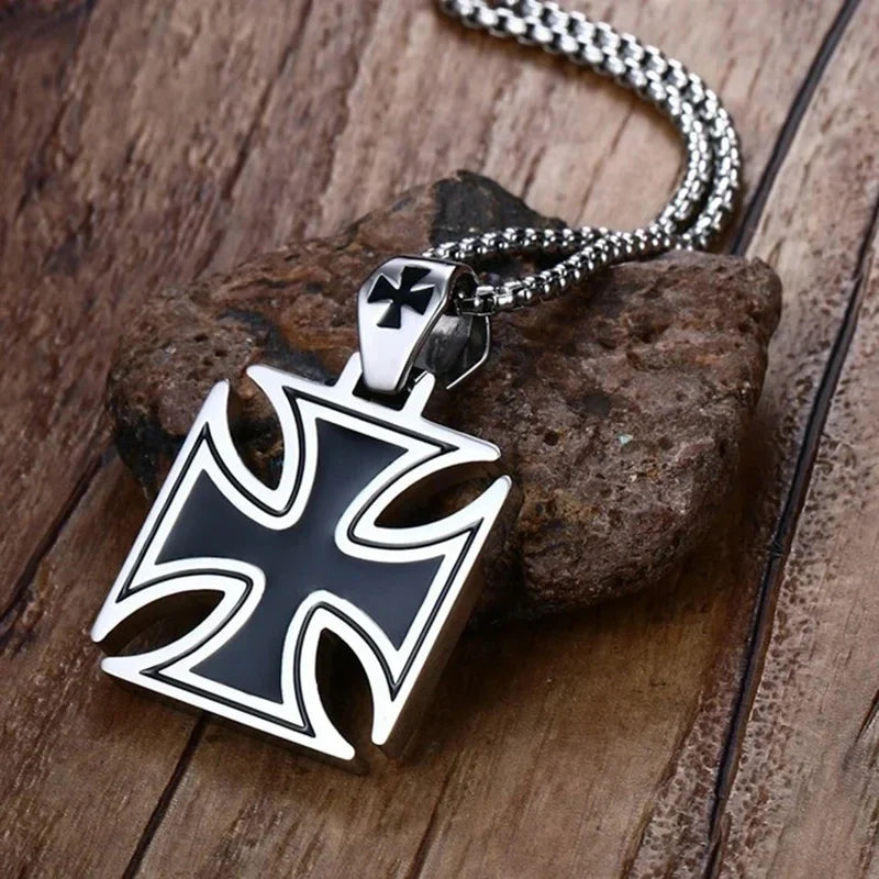 Retro Templar Cross Pendant Necklace