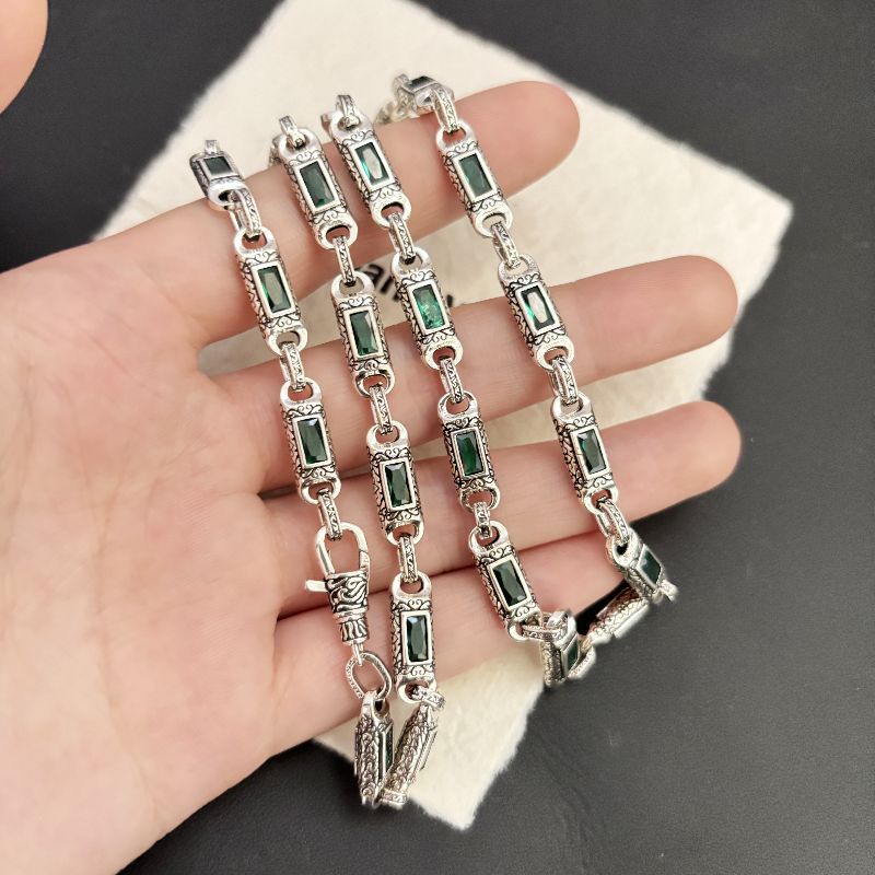 Tang pattern inlaid rectangular zircon necklace