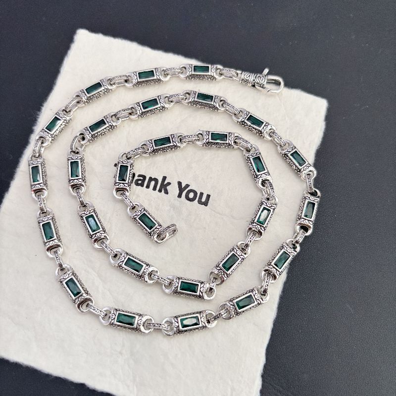Tang pattern inlaid rectangular zircon necklace