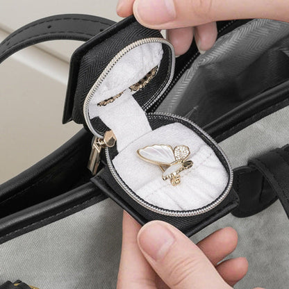 Mini pendant jewelry box for travel