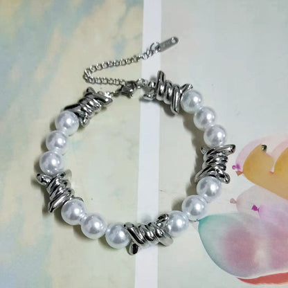 Thorn thick pearl necklace