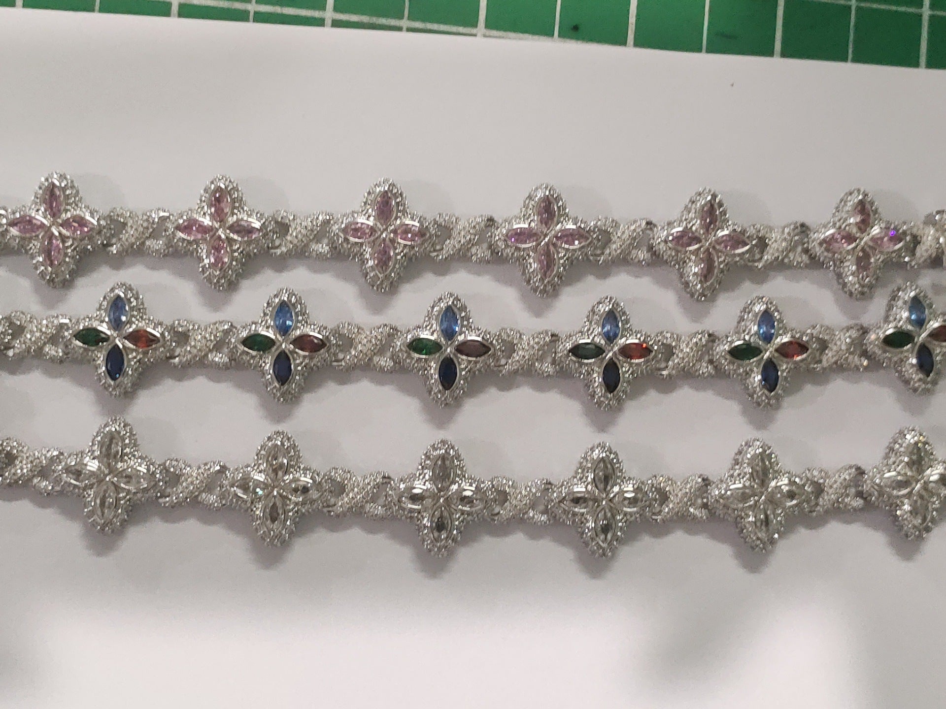 Hip-hop zircon colored infinite four-leaf clover bracelet