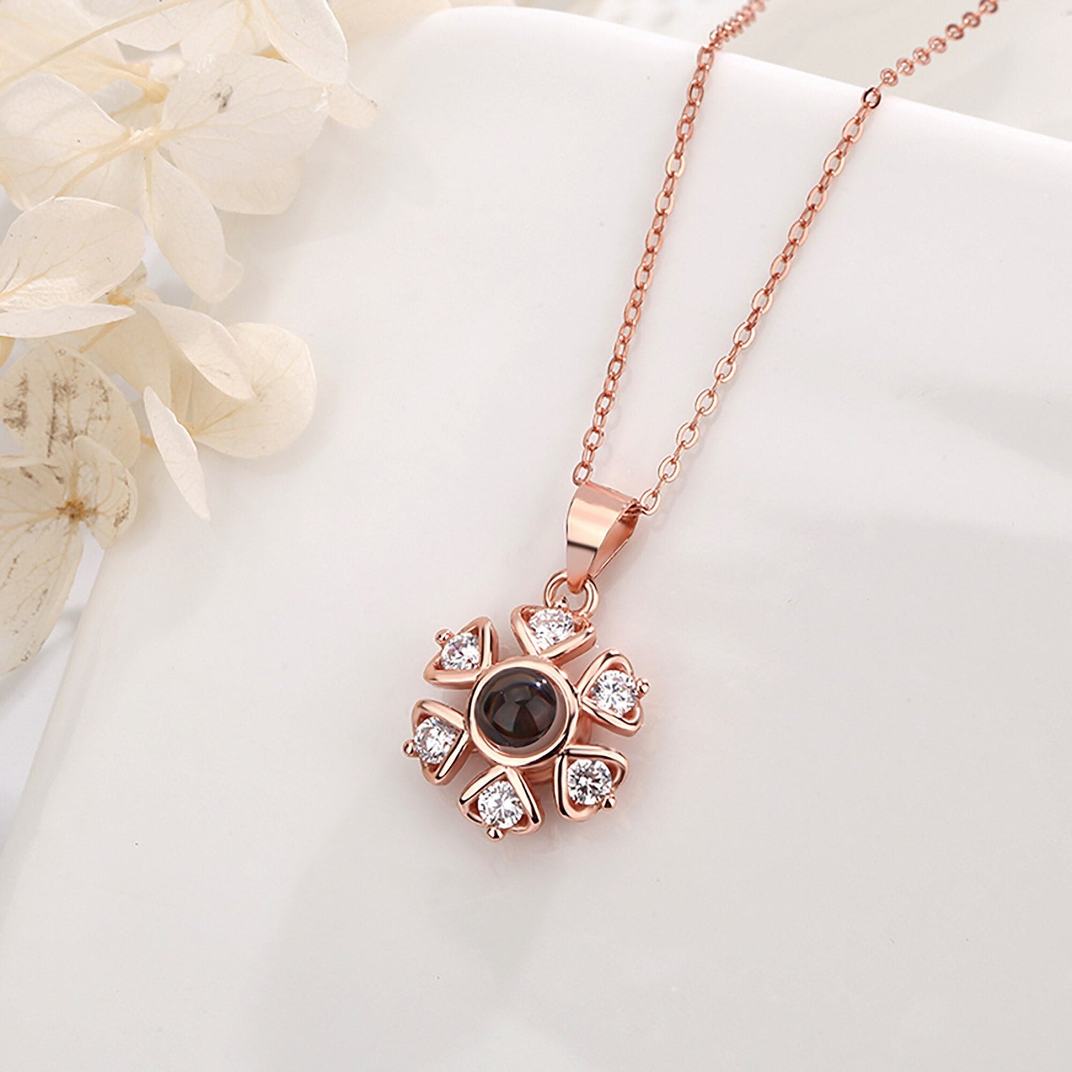 Snow projection necklace with customizable photos Projection Necklace