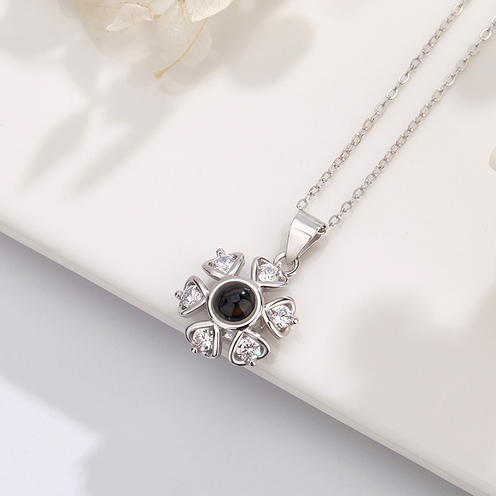 Snow projection necklace with customizable photos Projection Necklace