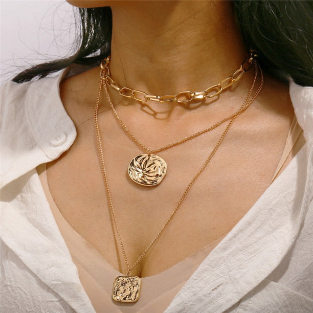 29 stylish Gold necklace on neck Gold chain Women&