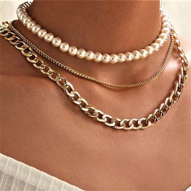 29 stylish Gold necklace on neck Gold chain Women&
