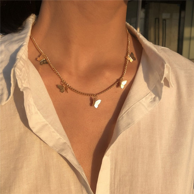 29 stylish Gold necklace on neck Gold chain Women&